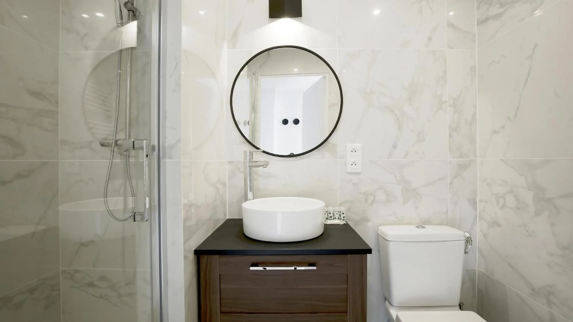 Stay In A Designer Apartment With Private Terrace Paris